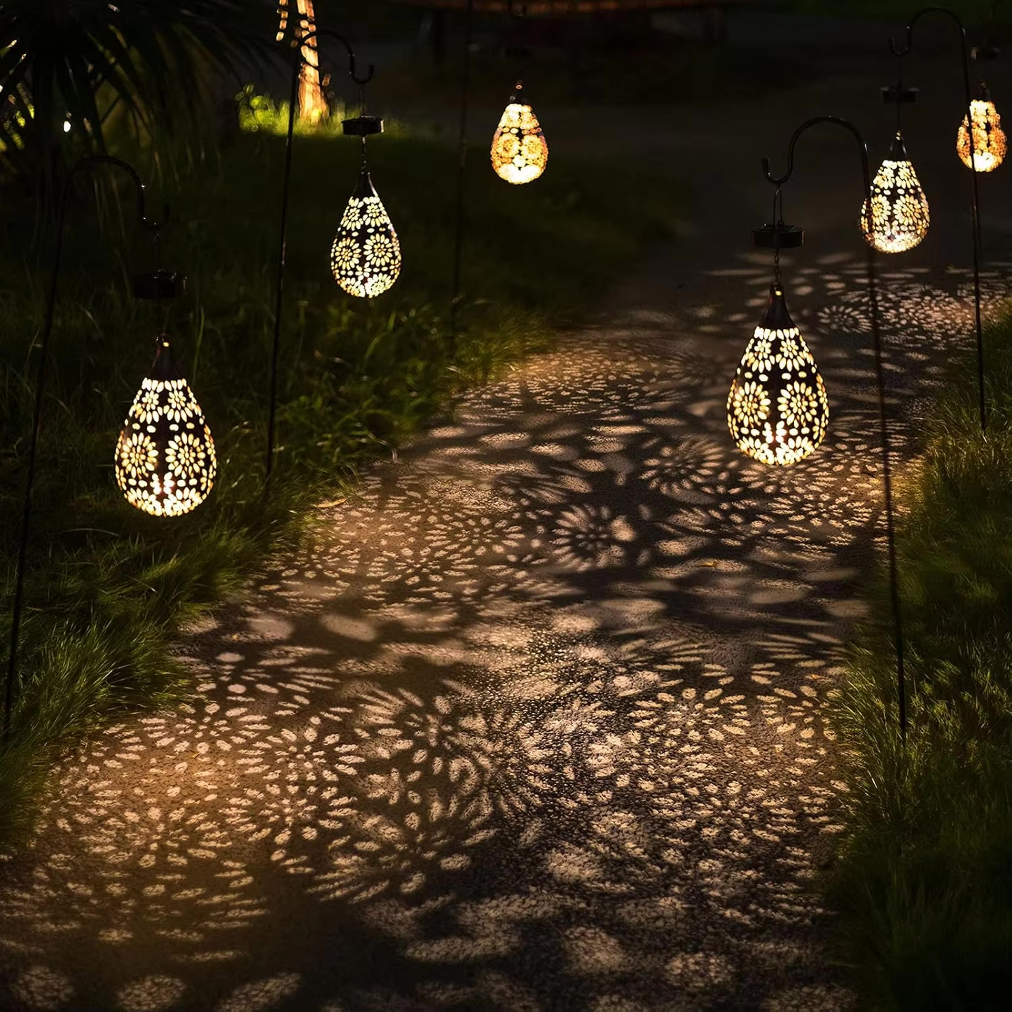 SolarBloom - solar powered lantern for your patio, garden, terrace & balcony