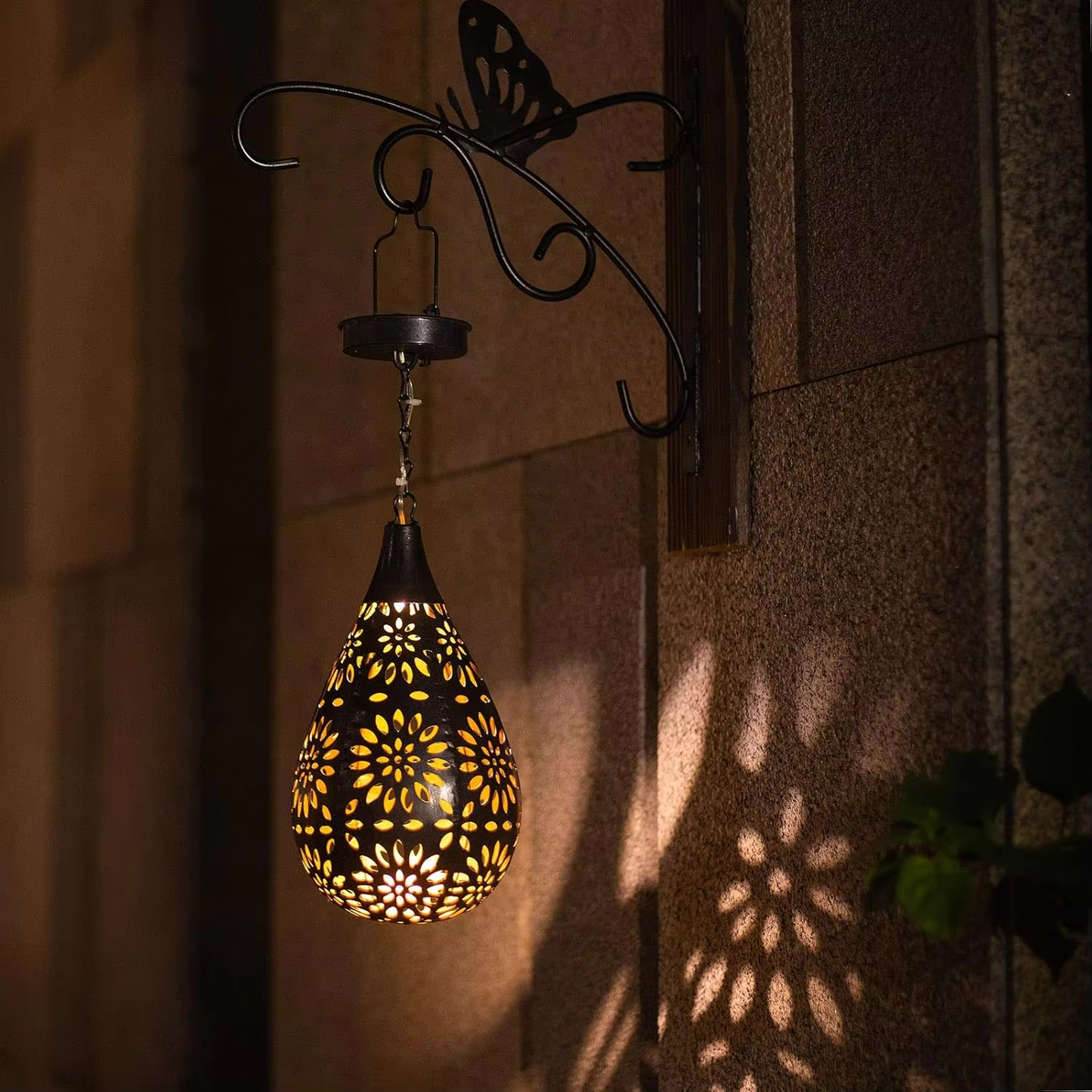 SolarBloom - solar powered lantern for your patio, garden, terrace & balcony